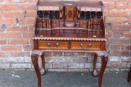 A REPRODUCTION MAHOGANY SMALL DESK ON CABRIOLE LEGS - W 71 CM