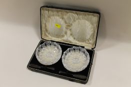 A CASED SET OF CUT GLASS BUTTER DISHES TOGETHER WITH MATCHING HALLMARKED SILVER BUTTER KNIFES