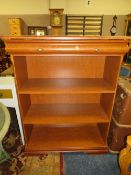 A SILENTNIGHT OPEN BOOKCASE WITH DRAWER W-96 CM