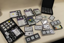 AN ASSORTMENT TRAYS OF GEM COLLECTOR GLOBAL GEM HUNTING SETS TO INCLUDE GLOBAL EXOTIC EXAMPLES