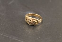 HALLMARKED 9CT GOLD ANTIQUE RING SET WITH SMALL DIAMOND