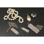 A COLLECTION OF SILVER AND OTHER JEWELLERY TO INCLUDE SILVER INGOT DRESS RINGS ETC
