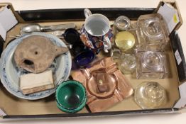A SMALL TRAY OF COLLECTIBLES