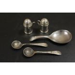 AN ANTIQUE SILVER MINIATURE SALT & PEPPER PLUS SILVER CADDY SPOON AND MUSTARD SPOONS