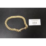 A HALLMARKED 9 CARAT GOLD FLAT LINK BRACELET APPROX 11.7G