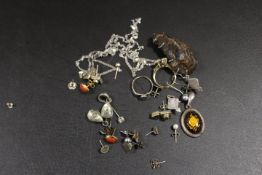 A QUANTITY OF MOSTLY SILVER JEWELLERY ITEMS