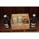 A VINTAGE WOODEN PORT CASE CONTAINING TWO LARGE VINTAGE CONTINENTAL BEER BOTTLES, STONE WARE VASE