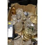 A TRAY OF ASSORTED GLASSWARE TO INCLUDE ART GLASS STYLE SCENT BOTTLES, LAMP, DECANTER ETC