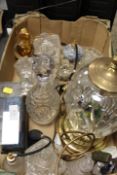 A TRAY OF ASSORTED GLASSWARE TO INCLUDE ART GLASS STYLE SCENT BOTTLES, LAMP, DECANTER ETC