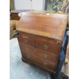 AN ANTIQUE OAK BUREAU WITH NICELY FITTED INTERIOR W-81 CM S/D ( FALL FRONT SEPARATE)