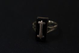 A 9CT ROSE GOLD MOURNING STYLE RING A/F APPROX 5.2G