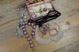 A SMALL BOX OF ASSORTED COSTUME JEWELLERY