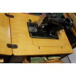 A VINTAGE OAK SINGER SEWING MACHINE DESK AND CONTENTS SERIAL NUMBER K8709280 PLUS ACCESSORIES