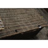 A LARGE WICKER BASKET / HAMPER - W 105 CM