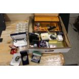 A TRAY OF ASSORTED COSTUME JEWELLERY AND COLLECTABLES TO INCLUDE JEWELLERY BOX AND CONTENTS,