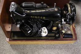 A CASED ELECTRIC SINGER SEWING MACHINE MODEL NUMBER EM935581