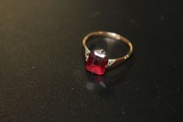 A 9CT ROSE GOLD DRESS RING SET WITH A RED STONE APPROX 1.9G