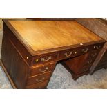 AN EDWARDIAN OAK TWIN PEDESTAL DESK WITH INSERT LEATHER TOP W-137 CM