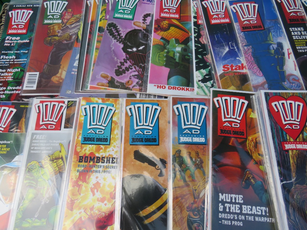 A BOX CONTAINING 2000AD COMICS FEATURING JUDGE DREDD, FROM THE EARLY 1990S, RUNNING FROM PROGRAMME - Image 3 of 8