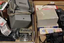 TWO TRAYS OF VINTAGE COLLECTABLES TO INCLUDE A PAIR TASCO 7000 800 PHOTOGRAPHIC BINOCULARS,