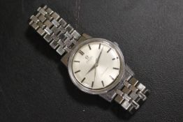 A MENS STAINLESS STEEL OMEGA SEAMASTER AUTOMATIC WRISTWATCH