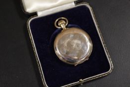 A GENTS ANTIQUE GOLD PLATED HUNTING CASE POCKET WATCH IN ORIGINAL BOX