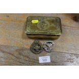 A WW1 PRINCESS MARY TIN CONTAINING TWO MILITARY BADGES