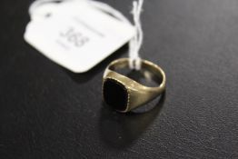 A HALLMARKED 9 CARAT GOLD STONE SET SIGNET RING APPROX 4.8G