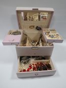 A JEWELLERY BOX AND CONTENTS, comprising a selection of vintage and modern jewellery items to