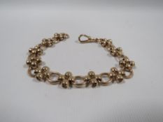 A 9CT GOLD DECORATIVE BRACELET, hallmarked to first large oval link nearest to clasp, approx