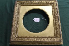 AN 18TH CENTURY DECORATIVE GOLD FRAME, with circular gold slip, frame W 5.5 cm, slip site size