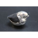 A MID SIZED HALLMARKED SILVER NOVELTY PIN CUSHION IN THE FORM OF A CHICK - CHESTER 1907, makers mark