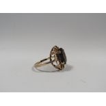 A VINTAGE 9CT GOLD SMOKEY QUARTZ DRESS RING, approx weight 3.05 g, ring size O 1/2