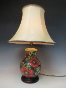A LARGE MOORCROFT PHEASANTS EYE PATTERN TABLE LAMP, with shade, base H 28 cm (excluding shade)