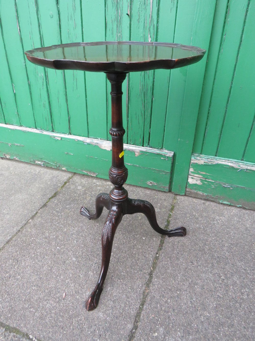 AN ANTIQUE MAHOGANY TRIPOD WINE TABLE, with carved detail to base - Image 6 of 6