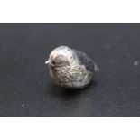 SAMPSON MORDAN & CO - A MINIATURE HALLMARKED SILVER NOVELTY PIN CUSHION IN THE FORM OF A CHICK -