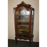 AN EARLY 20TH CENTURY LOUIS XV STYLE DISPLAY CABINET, with gilt metal mounts, the interior with