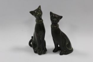 TWO MODERNIST SEATED BRONZE CATS, tallest H 14 cm (2)