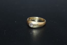A HALLMARKED 18 CARAT GOLD DIAMOND SOLITAIRE RING, the old European cut diamond being of an