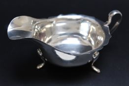 A HALLMARKED SILVER SAUCE BOAT BY VINERS - SHEFFIELD 1963, approx weight 113g, W 15 cm
