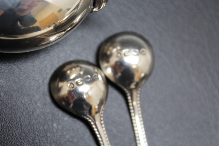 A PAIR OF HALLMARKED SILVER SALT DISHES BY ATKIN BROS - SHEFFIELD 1903, together with a matched pair - Image 3 of 3