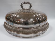 A LARGE SILVER PLATED MEAT / FOOD COVER WITH ENGRAVED COAT OF ARMS 'FOY POUR DEVOIR', overall H 26