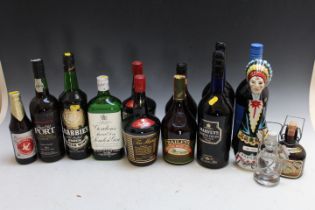 12 BOTTLES OF ASSORTED SPIRITS AND LIQUEURS TO INCLUDE 1 VINTAGE BOTTLE OF GORDON'S GIN, 2 bottles