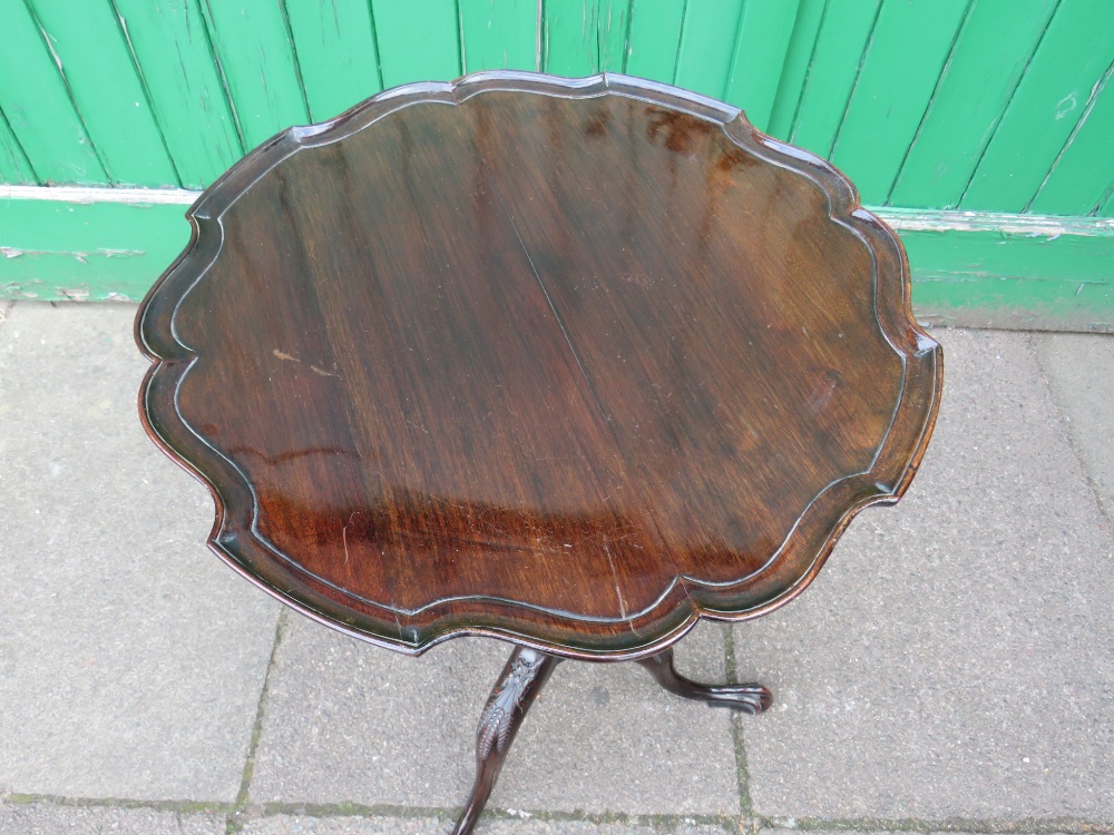 AN ANTIQUE MAHOGANY TRIPOD WINE TABLE, with carved detail to base - Image 2 of 6