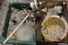 TWO TRAYS OF ASSORTED VINTAGE LIGHT FITTINGS TO INCLUDE A VINTAGE MOTTLED GLASS LIGHT SHADE ETC