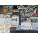 A COLLECTION OF ASSORTED VINTAGE AND MODERN POSTCARDS