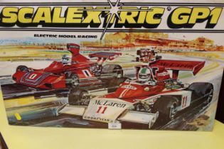 A BOXED VINTAGE SCALEXTRIC P1 SET CONTENTS UNCHECKED