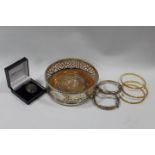 A QUANTITY OF SILVER AND OTHER JEWELLERY TO INCLUDE BANGLES, BROOCH ETC
