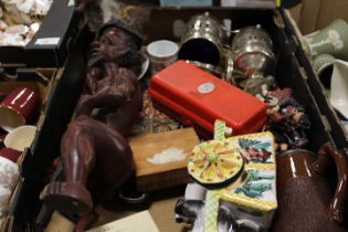 A TRAY OF COLLECTABLES INCLUDING SINGER BUTTONS, CARVED WOOD ETC