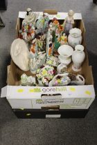 A TRAY OF ASSORTED CERAMICS TOGETHER WITH A TRAY OF COLLECTOR PLATES ETC